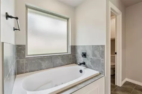 Bath - 8809 Stark St, Arcadia, OK 73007 photo 3 of 6