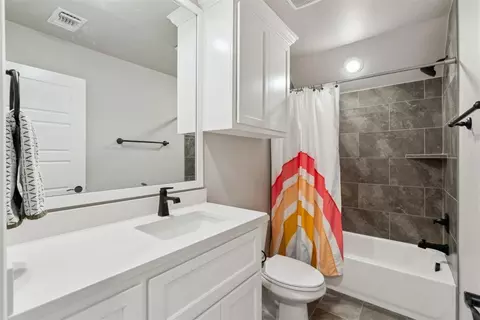 Bath - 8809 Stark St, Arcadia, OK 73007 photo 6 of 6