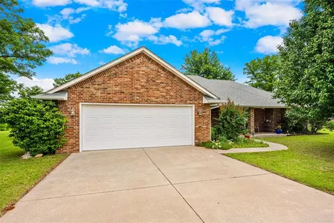 965 Honeysuckle Dr, Tuttle, OK 73089