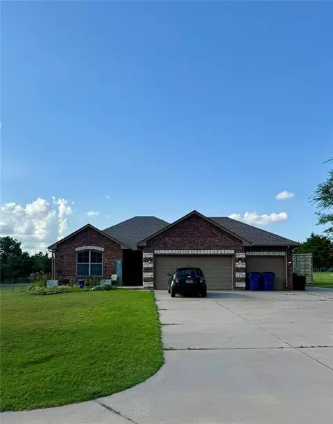 1751 E Lily Ln, Mustang, OK 73064