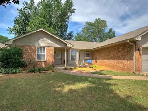 521 Old English Rd, Edmond, OK 73003
