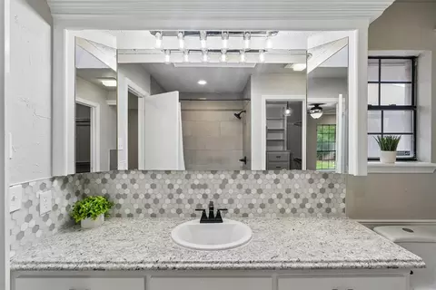 Bath - 13100 Red Eagle Pass, Edmond, OK 73013 photo 6 of 6