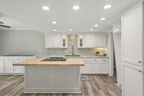 Kitchen - 13100 Red Eagle Pass, Edmond, OK 73013 photo 1 of 5