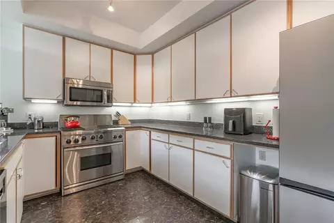 Kitchen - 2015 Summit Cir, Norman, OK 73072 photo 3 of 4