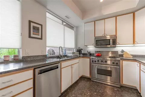 Kitchen - 2015 Summit Cir, Norman, OK 73072 photo 4 of 4