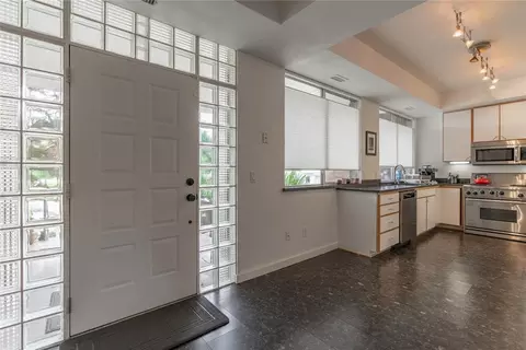 Entry Way - 2015 Summit Cir, Norman, OK 73072 photo 1 of 3