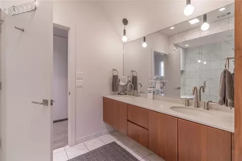 Bath - 2015 Summit Cir, Norman, OK 73072 photo 8 of 9