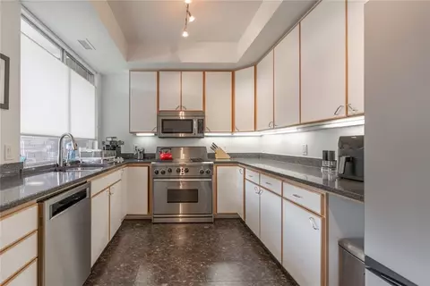 Kitchen - 2015 Summit Cir, Norman, OK 73072 photo 2 of 4