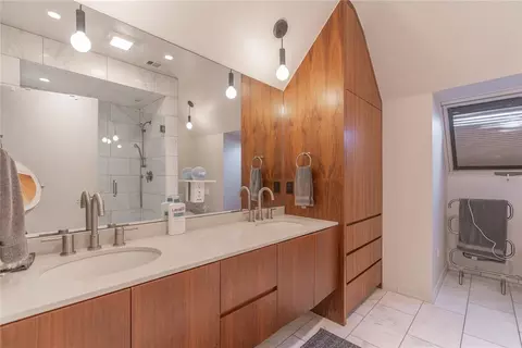 Bath - 2015 Summit Cir, Norman, OK 73072 photo 7 of 9