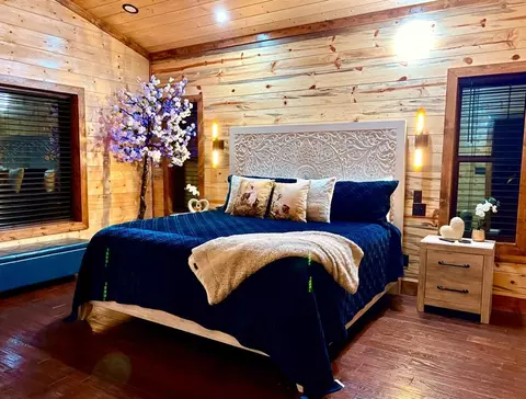 Bedroom - 211 Boulder Ave, Broken Bow, OK 74728 photo 3 of 4