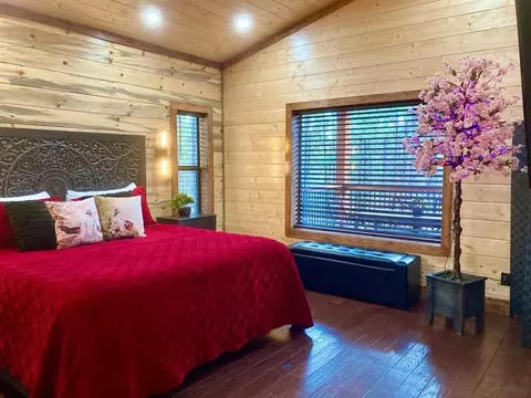 Bedroom - 211 Boulder Ave, Broken Bow, OK 74728 photo 2 of 4