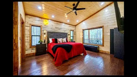 Bedroom - 211 Boulder Ave, Broken Bow, OK 74728 photo 1 of 4