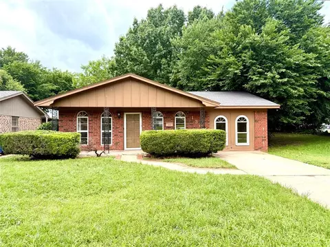 1306 S 2nd St, Chickasha, OK 73018