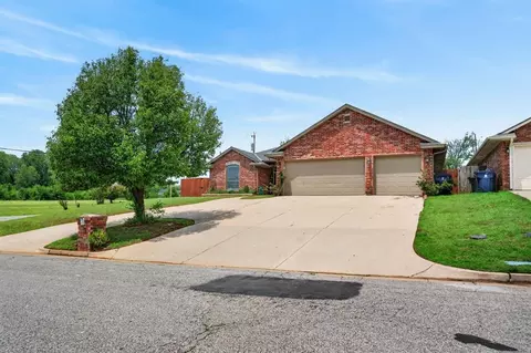 12127 SW 4th St, Yukon, OK 73099