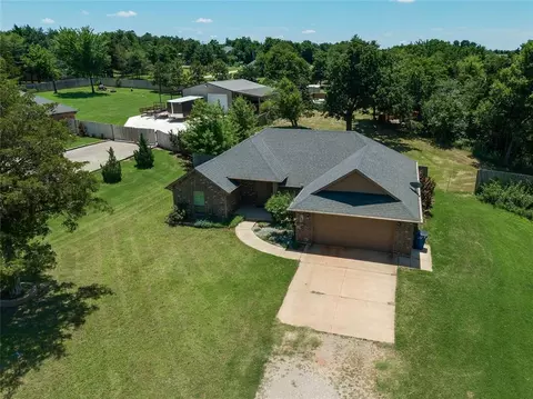 5865 Timberland Xing, Guthrie, OK 73044