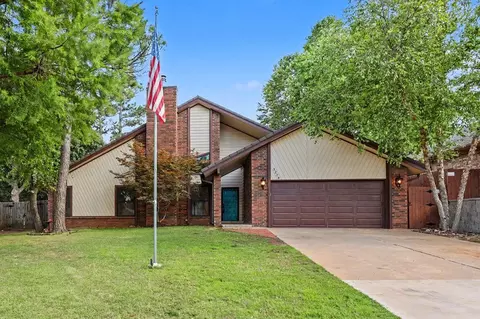 3208 Crown Feathers Dr, Edmond, OK 73013