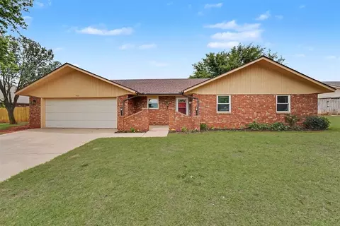 308 Elkview Dr, Elk City, OK 73644