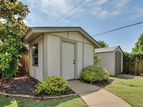 Exterior - 3912 Cedarbrook Dr, Norman, OK 73072 photo 12 of 13