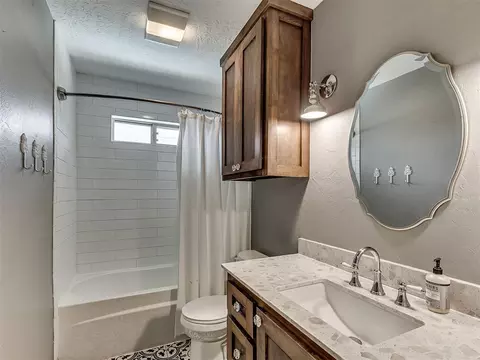 Bath - 3912 Cedarbrook Dr, Norman, OK 73072 photo 3 of 4