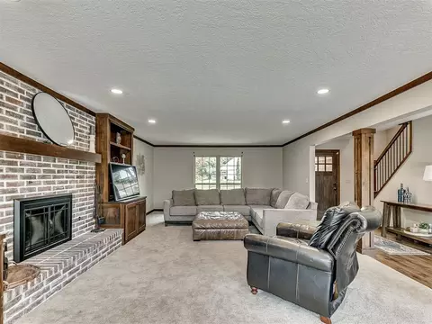 Living - 3912 Cedarbrook Dr, Norman, OK 73072 photo 2 of 5