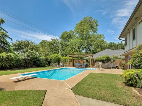 Exterior - 3912 Cedarbrook Dr, Norman, OK 73072 photo 7 of 13