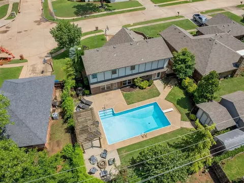 View/Area - 3912 Cedarbrook Dr, Norman, OK 73072 photo 2 of 4