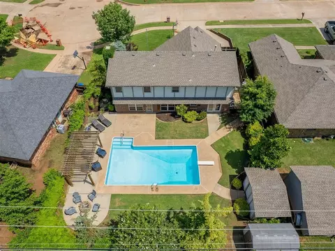 View/Area - 3912 Cedarbrook Dr, Norman, OK 73072 photo 3 of 4