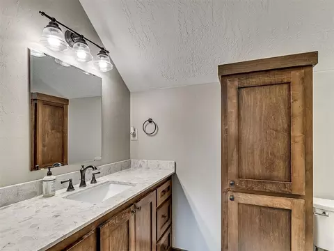 Bath - 3912 Cedarbrook Dr, Norman, OK 73072 photo 1 of 4