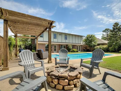 Exterior - 3912 Cedarbrook Dr, Norman, OK 73072 photo 11 of 13