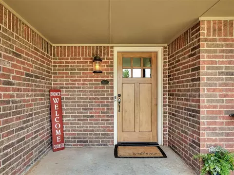 Entry Way - 3912 Cedarbrook Dr, Norman, OK 73072 photo 1 of 5