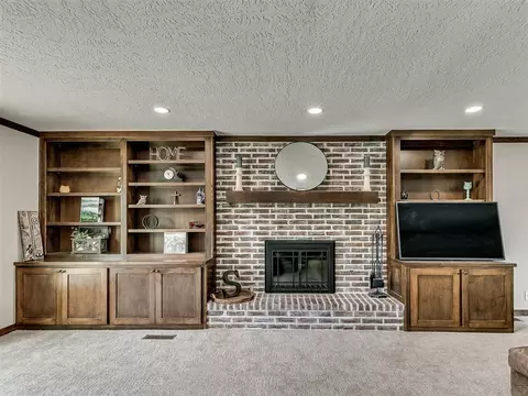 Living - 3912 Cedarbrook Dr, Norman, OK 73072 photo 3 of 5