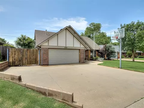 Exterior - 3912 Cedarbrook Dr, Norman, OK 73072 photo 4 of 13