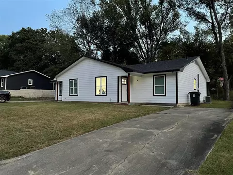 Exterior - 803 E Florida St, Durant, OK 74701 photo 2 of 3