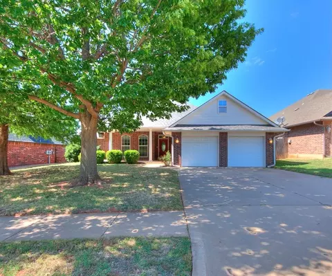 309 E Richmond Ter, Mustang, OK 73064