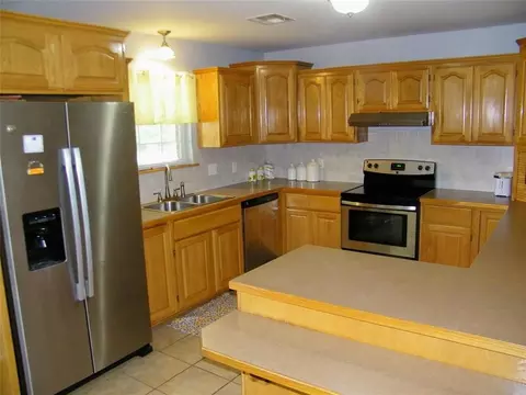 Kitchen - 405362 E 1235 Rd, Eufaula, OK 74432 photo 2 of 2