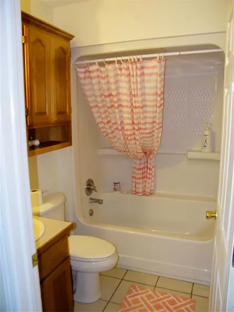Bath - 405362 E 1235 Rd, Eufaula, OK 74432 photo 1 of 4