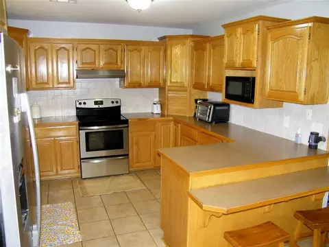 Kitchen - 405362 E 1235 Rd, Eufaula, OK 74432 photo 1 of 2