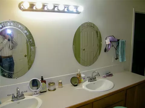 Bath - 405362 E 1235 Rd, Eufaula, OK 74432 photo 3 of 4