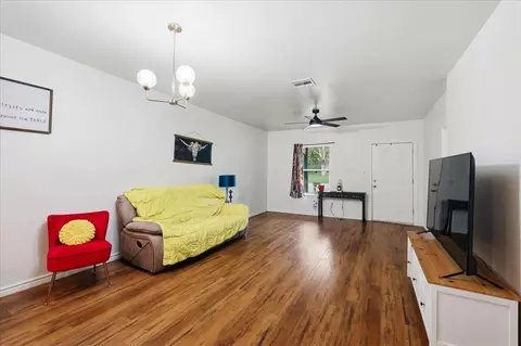 Living - 609 E Grant Ave, Guthrie, OK 73044 photo 1 of 1