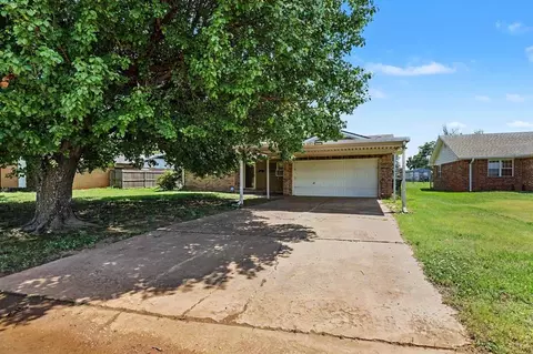 605 NW North St, Minco, OK 73059