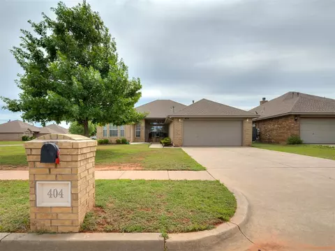 404 S Pointe Ln, Mustang, OK 73064