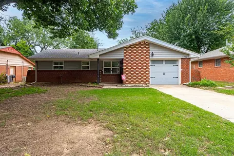 1702 Vine St, Norman, OK 73072