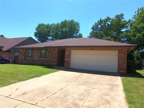 601 S Bouziden Dr, Moore, OK 73160