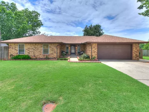 1813 Greenway Ct, Yukon, OK 73099