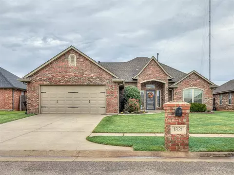 1821 NE 31st St, Moore, OK 73160