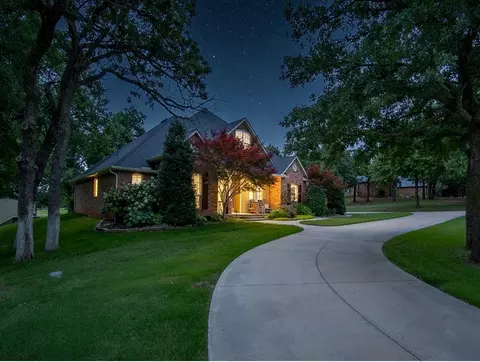 1372 Fox Run Ln, Blanchard, OK 73010