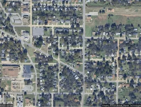 706 Elizabeth Dr, Ardmore, OK 73401