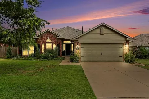 2513 Broadwell Oaks Dr, Norman, OK 73071