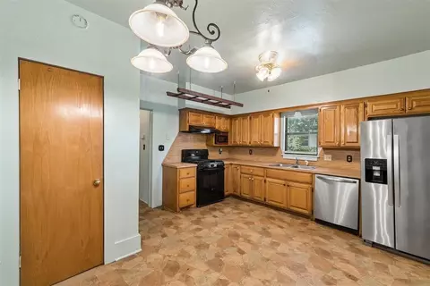 Kitchen - 829 E Frank St, Norman, OK 73071 photo 2 of 5