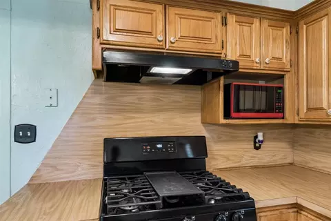 Kitchen - 829 E Frank St, Norman, OK 73071 photo 4 of 5